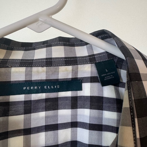 Men’s Perry Ellis short sleeve button down - Picture 4 of 5